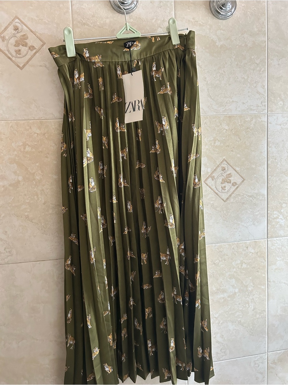 Zara green leapord skirt